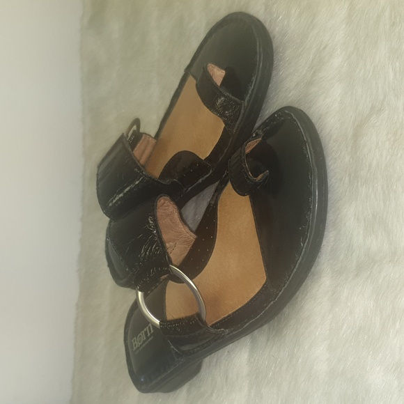 Born Women's black leather sandals shoes slip on toe loop sz 7 - Picture 3 of 5